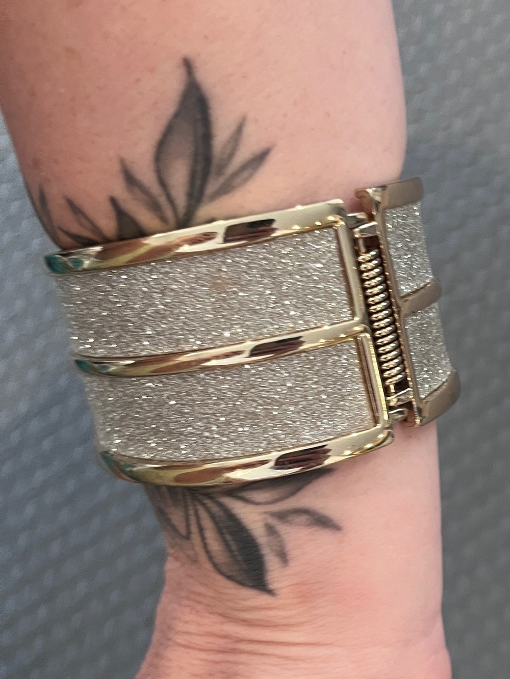 Gold Wide Shimmer Glitter Inlay Hinge Cuff Statement Bracelet Unbranded - Picture 5 of 11